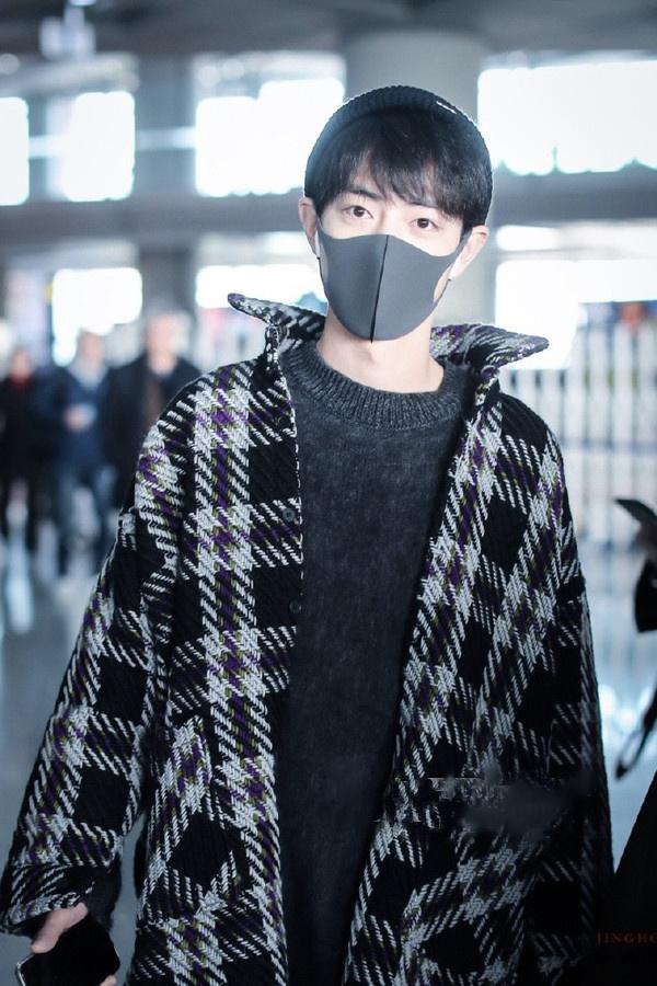 双十一嗨爆夜,肖战身穿黑白格子装,引领男女皆宜的时尚新潮流_外套