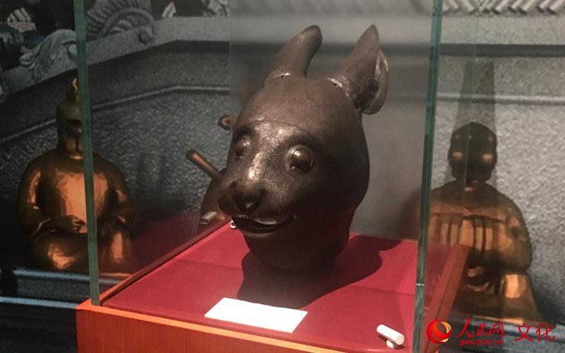 今天圆明园流失文物马首铜像回家了