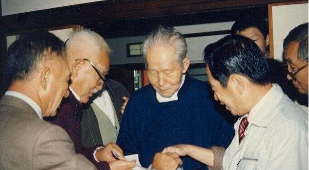 他两次入缅击毙日军3万多人,蒋介石软禁他33年,获释后却不肯说蒋的