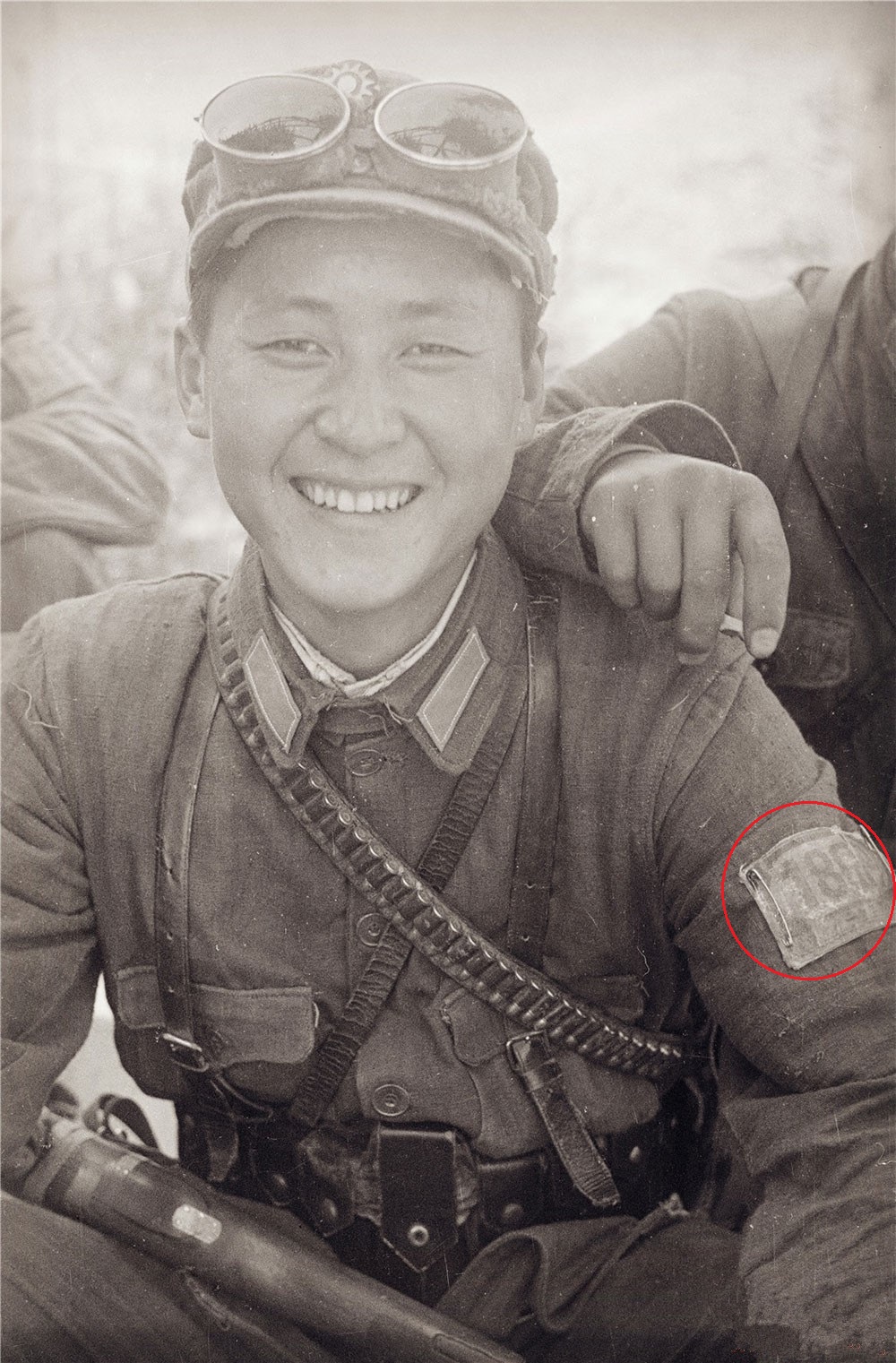 这才是真正的老八路:面容清瘦,英武刚毅!