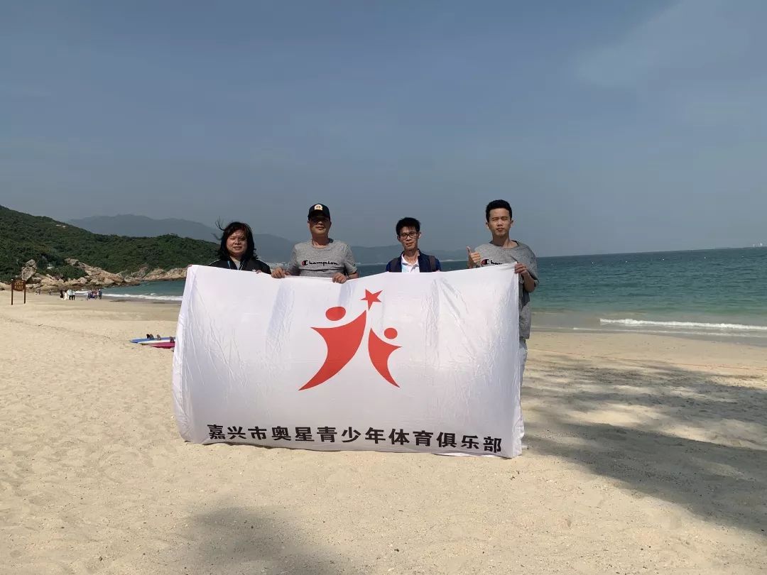 经过四天紧张激烈的角逐,我校游泳馆救生员邢辉跟队友紧密合作,代表