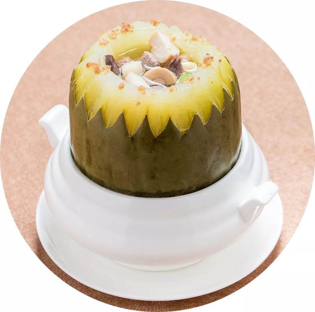 今天酱油哥就给大家介绍这道香浓软滑的"八宝迷你冬瓜盅"鲜美到连冬瓜