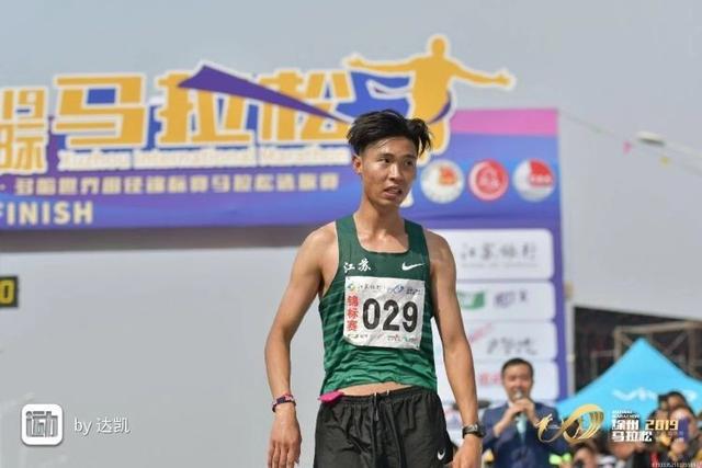 第七名:杨乐,2:  :44,徐州马拉松