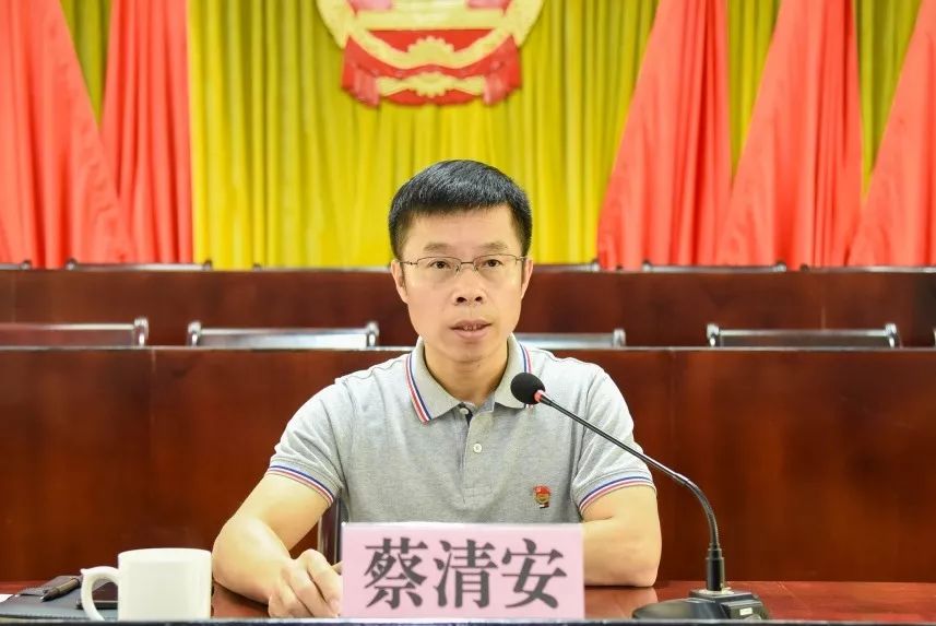 不忘初心牢记使命市委常委常务副市长黄景阳为石井党员干部上专题党课