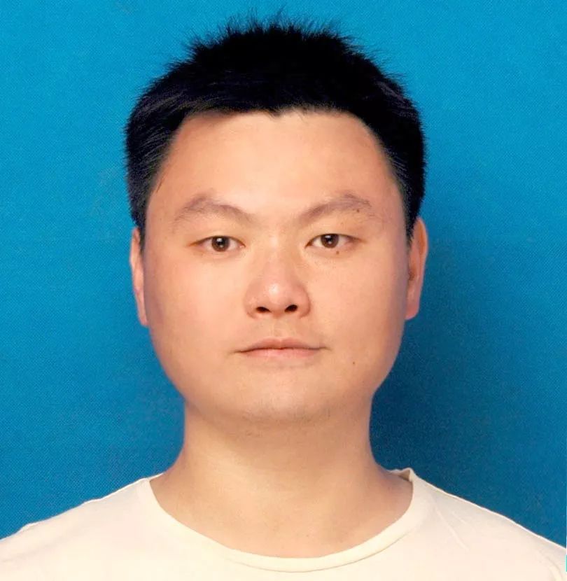 何晓明同志任乐山一职中党委书记校长