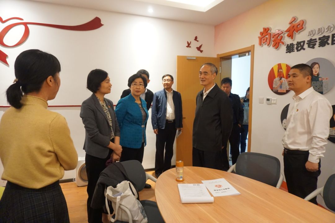 11月12日,杭州市委副书记张仲灿,市委政法委副书记江成器,市信访局副