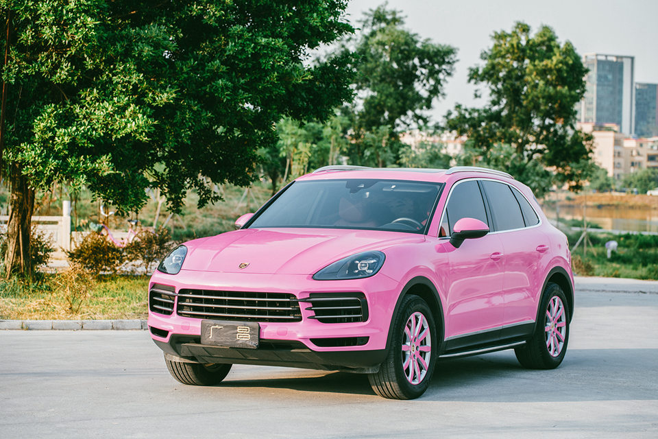 广昌保时捷服务施工项目:改色膜(蜜桃粉)施工车型 :卡宴(参数|图片)