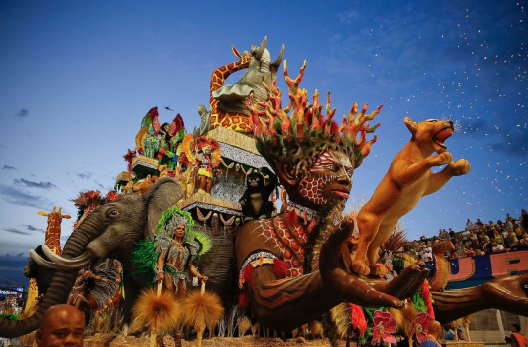 通过被贩卖到巴西的黑人奴隶带到巴西,再与流传至当地的其他文化混合