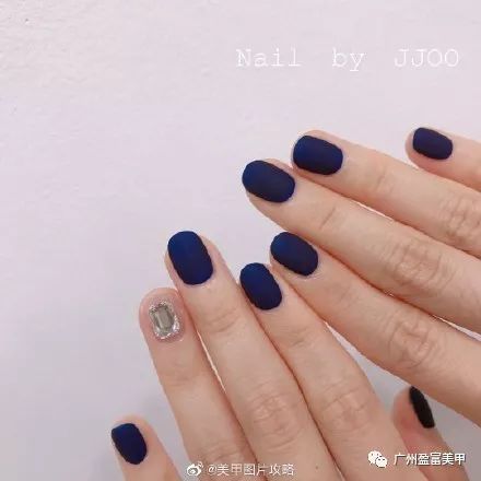 秋冬季美甲深色系磨砂美甲