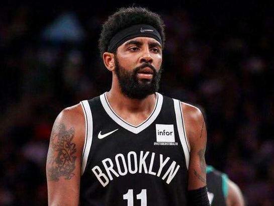 各位朋友觉得把这张照片拿去给那些不看球的人看,他们会觉得沃尔应该