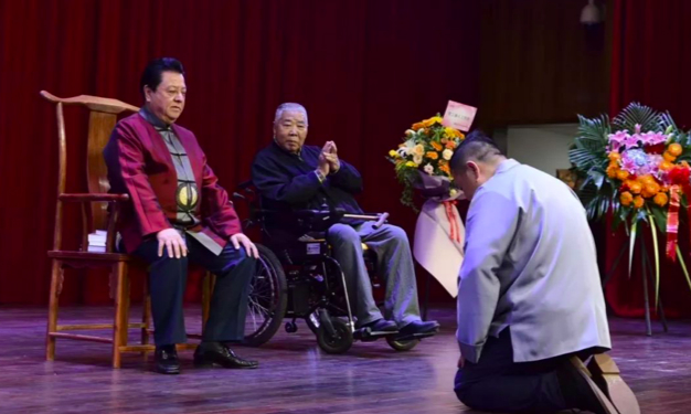 69岁姜昆做师爷,72岁李金斗51岁大兵收新徒,新人辈出相声之幸_徒弟