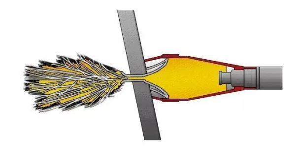 依靠炸弹,动力来造成摧毁的常规弹药,而是在漏斗状的弹体中装了金属