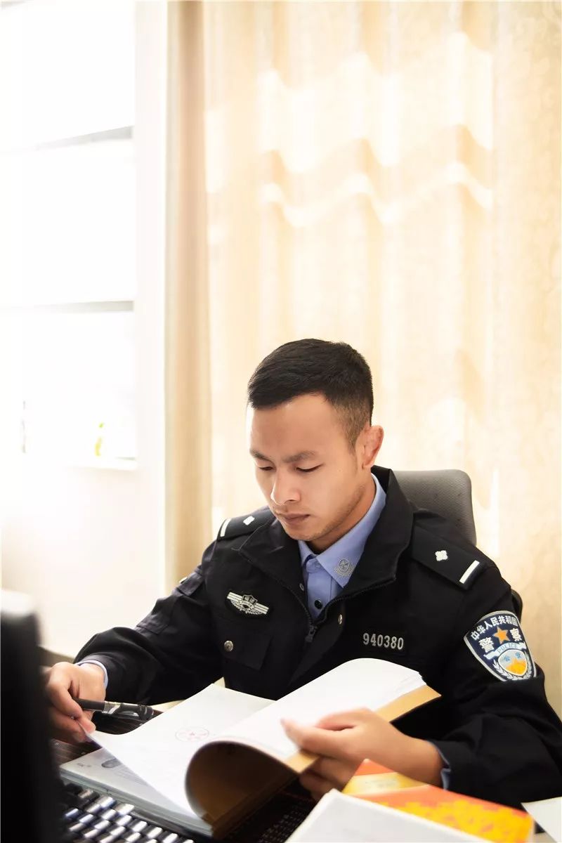 三级警司要入警几年图片