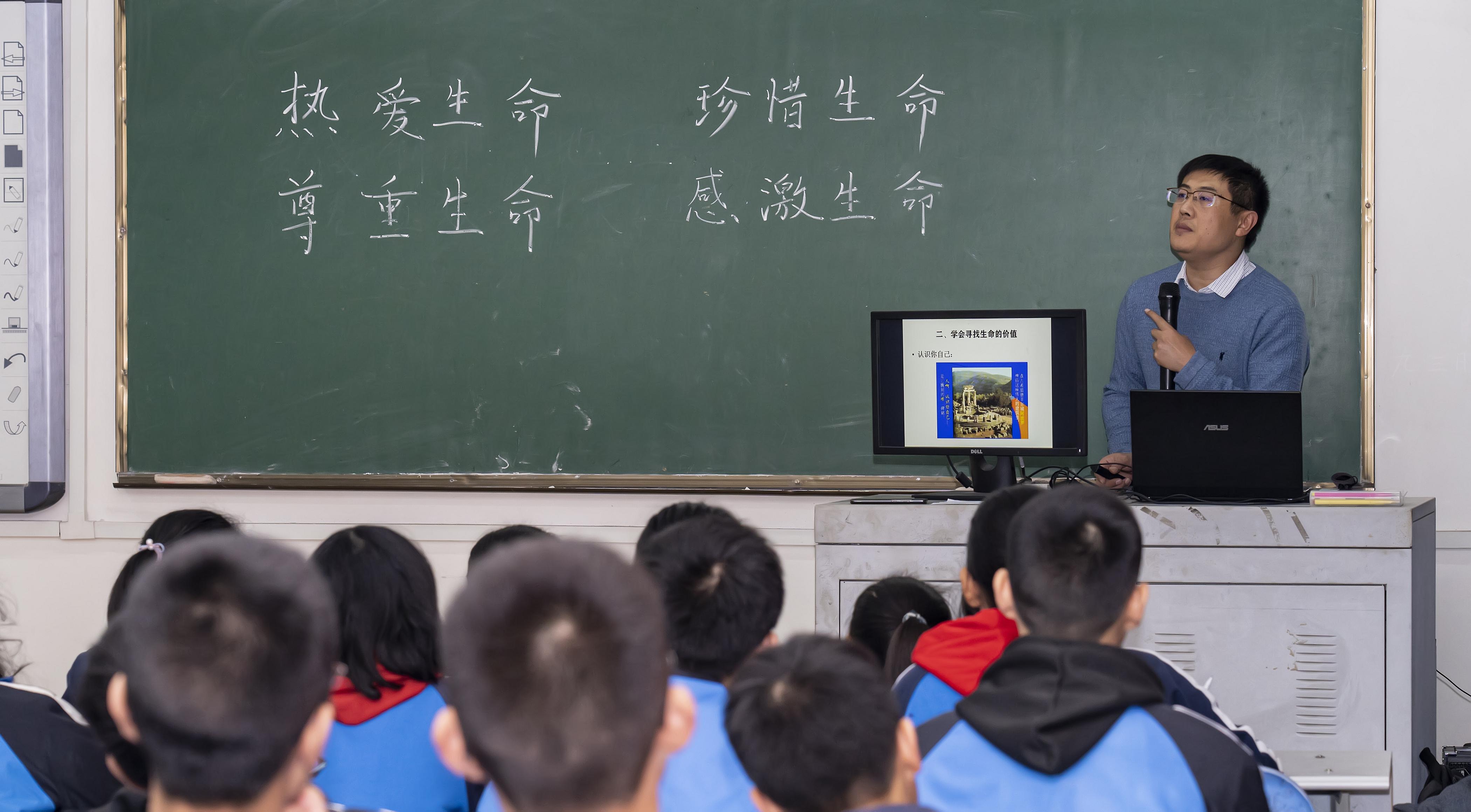 崇州市隆兴中学开展"青少年健康发展61生命教育专题讲座"
