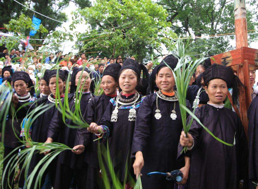 又居住在三都的九阡,廷牌,恒丰,三洞,中和,水龙 ,塘州,周覃等乡(镇)