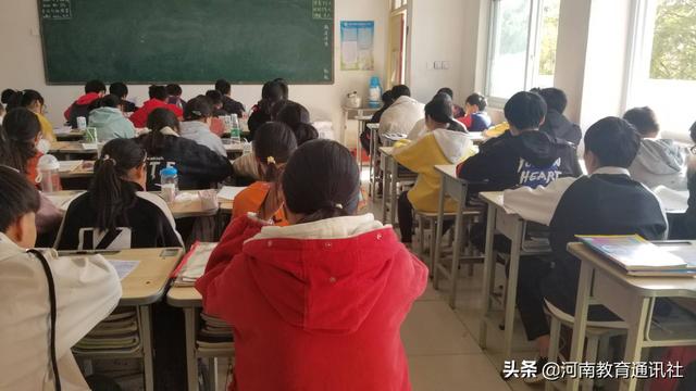 遂平县和兴中学迎来2019年秋季学期期中考试(图3)