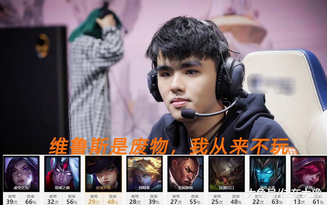 小天夺冠后直播大招岩雀还没用就夺冠了皮肤就选盲僧人