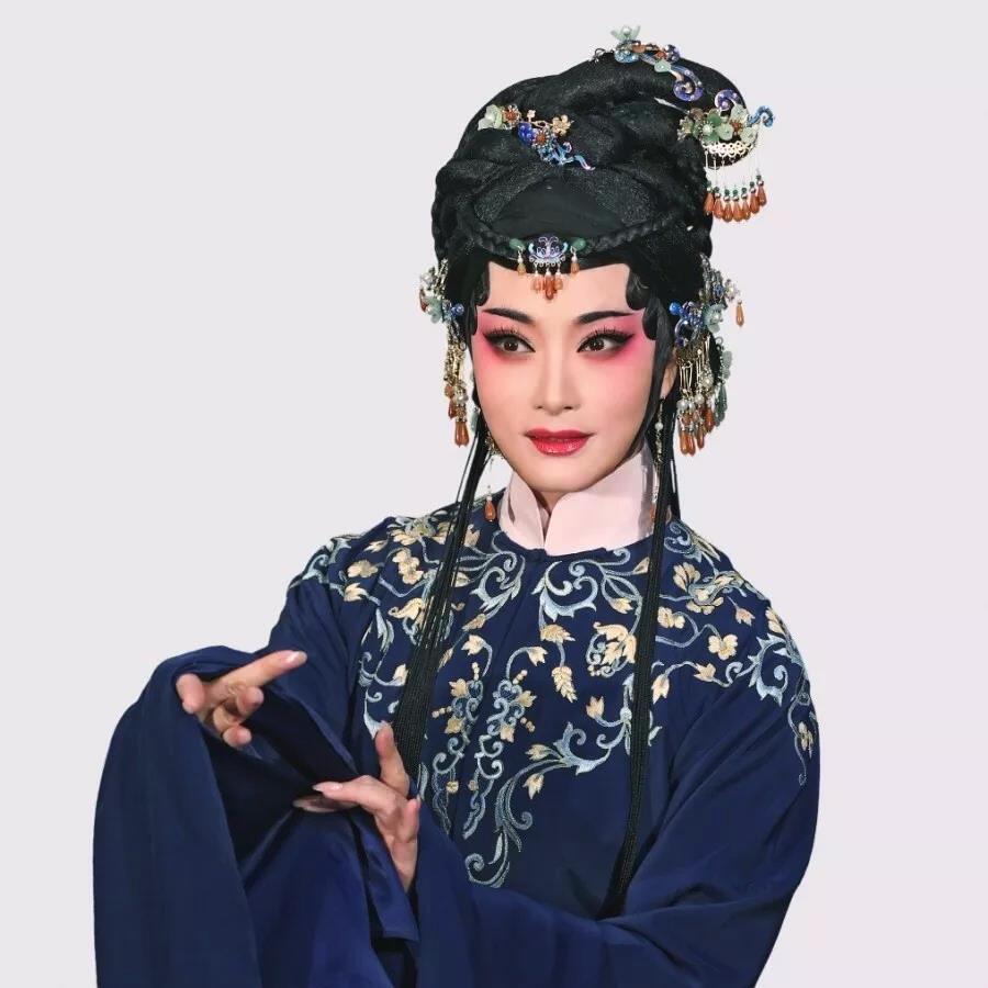 李敏 饰 林慧娘越剧王派花旦,国家一级演员中国戏剧"梅花奖"得主