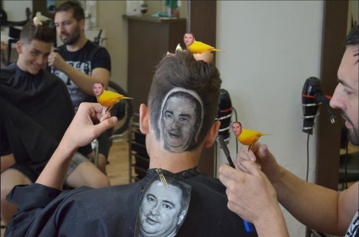 塞尔维亚神级理发师:在顾客头上剪出著名的人物头像