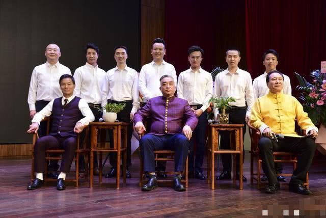 相声演员大兵收徒,徒弟们跪拜叩头!尽显大师风范!_李金斗