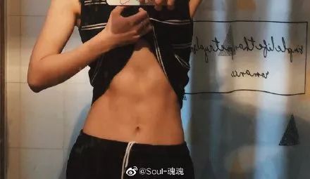 中国女生的腹肌有多美你们感受下