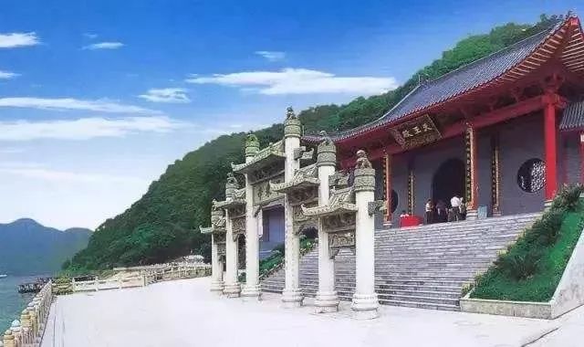 悬廊灯光秀,船游小北江三峡飞来寺品质一日纯玩