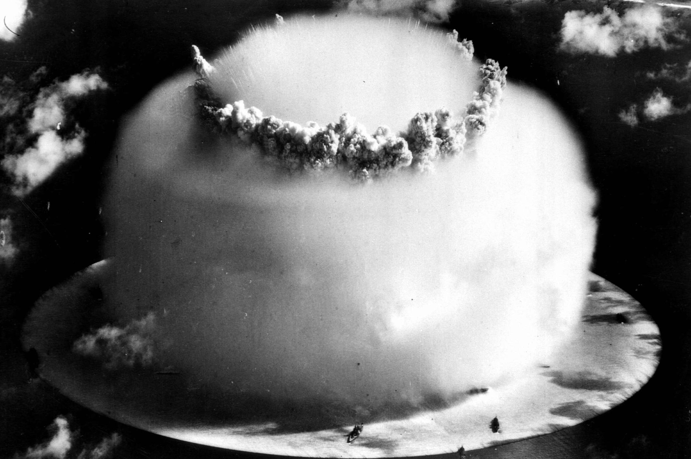 比基尼岛核轰炸图片