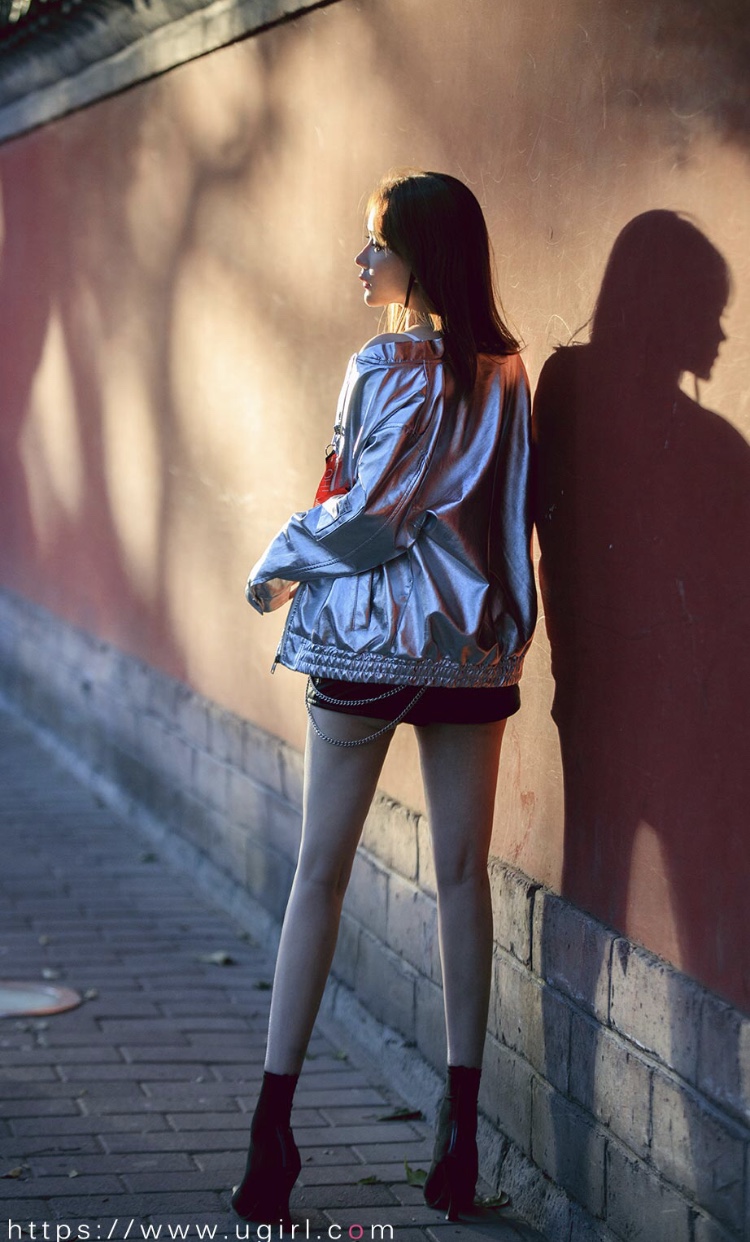 秋日街拍,coral秀大长腿,什么叫要风度不要温度