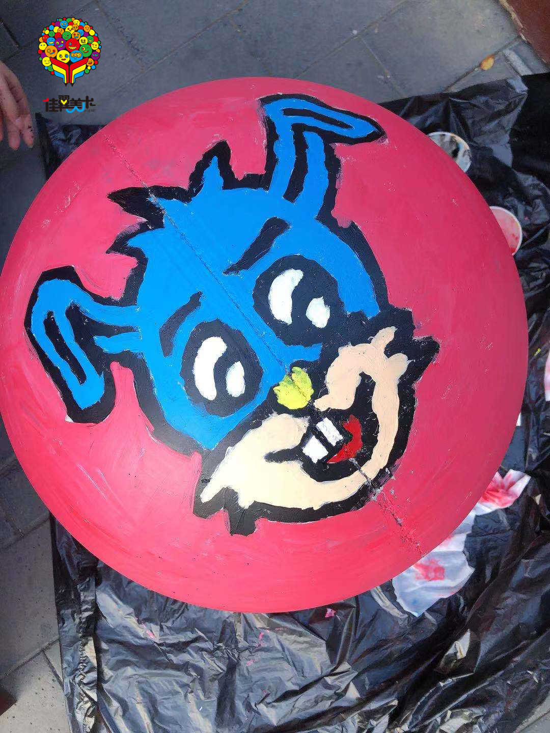 小区石球涂鸦快看有你的作品吗?