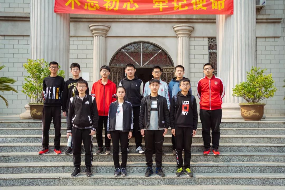 淮北一中中山装校服,淮北一中校服_大山谷图库