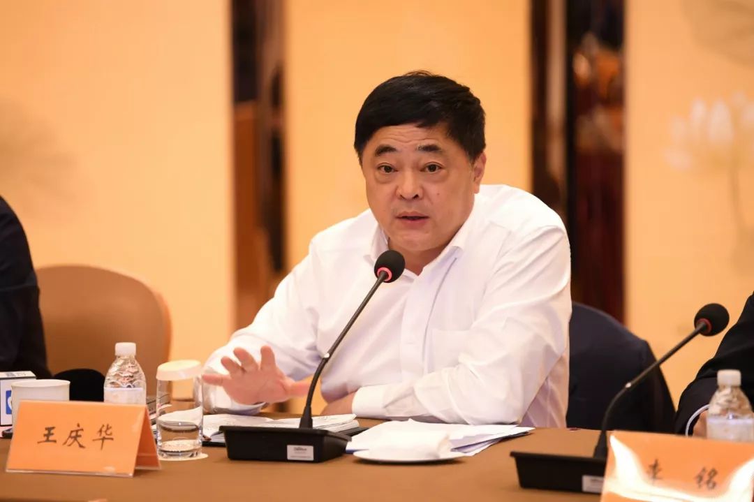 王庆华书记对吴江民营企业家说两勇一快路上我们这么干