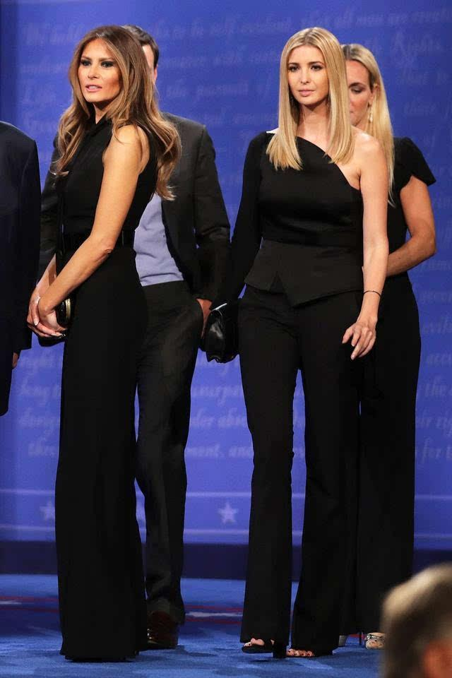 梅拉尼娅与伊万卡同框,两人都是模特出身,都是180cm的身高,年龄也仅仅