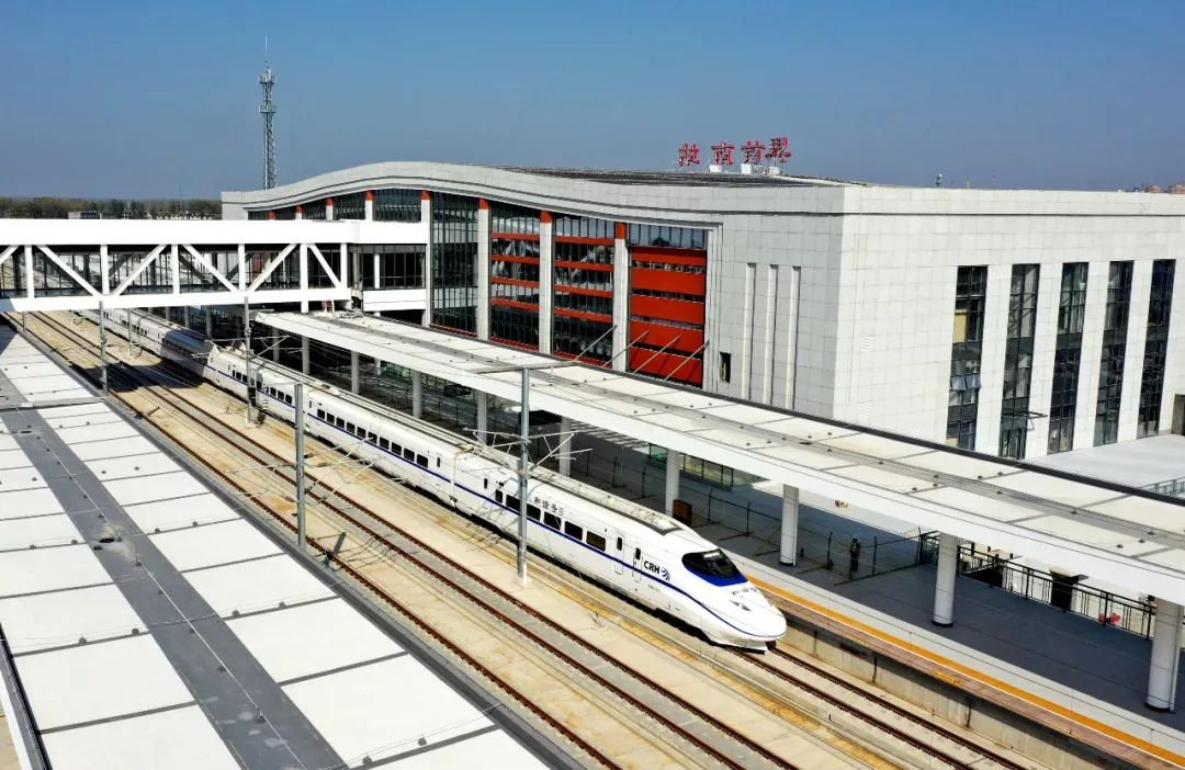 两座车站的建成,标志着阜阳市即将迈入高铁.