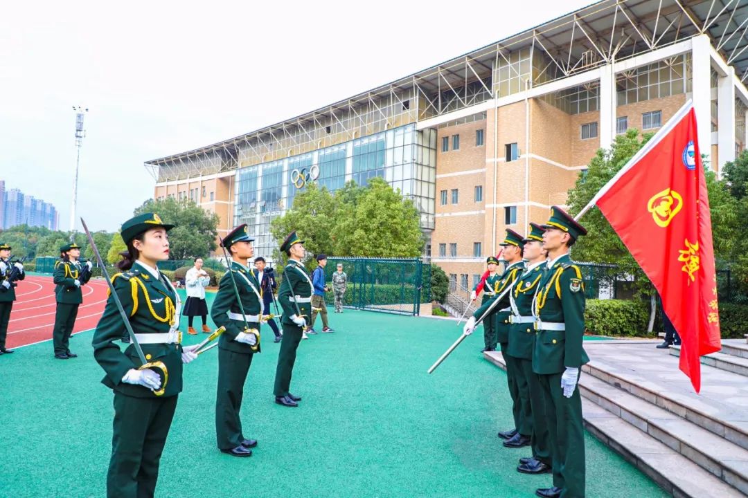 湖南大眾傳媒職業技術學院國旗班成立暨升旗儀式