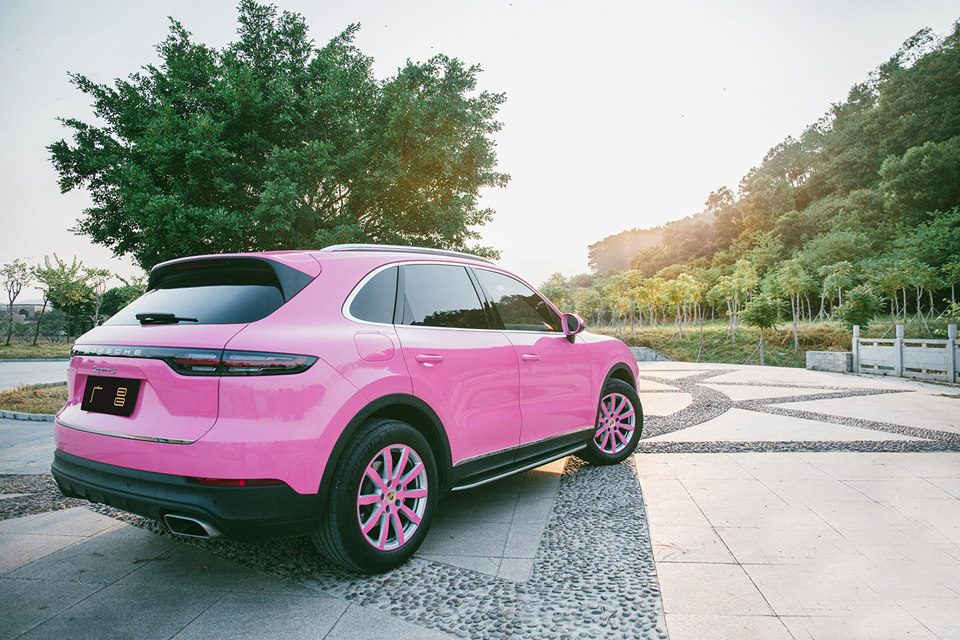 广昌保时捷服务施工项目:改色膜(蜜桃粉)施工车型 :卡宴(参数|图片)