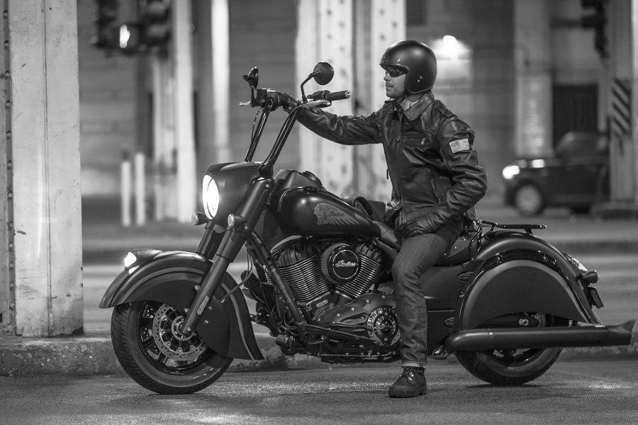 不管身下骑的哈雷还是motocross身上都得来件皮夹克