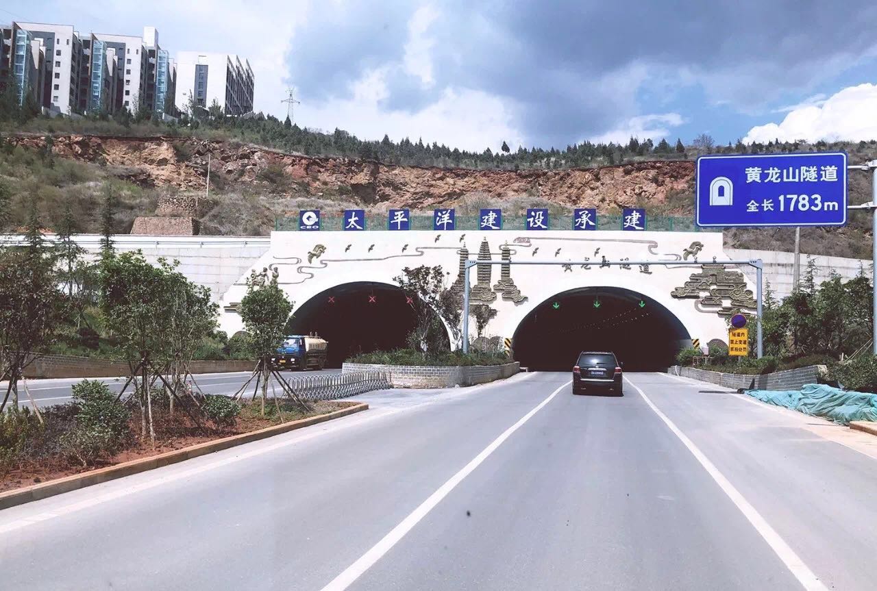 教师因超生被辞退,后打造2万亿资产企业,儿子是中国首富候选人_严介和