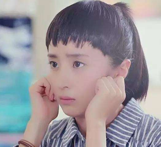 原创有一种"整容"叫《旋风少女》戚百草,如今穿上军装,美到不敢认