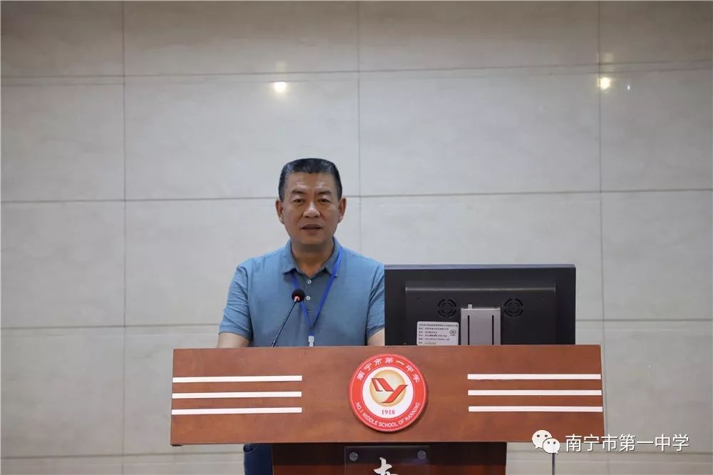 师徒同心薪火相传青蓝共育桃李芬芬南宁市第一中学举行2019年青蓝工程