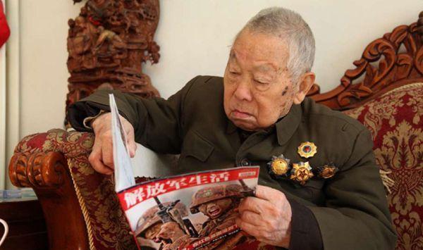 方震将军方震将军出生于1911年,江西省弋阳县人,1930年参加红军,21岁