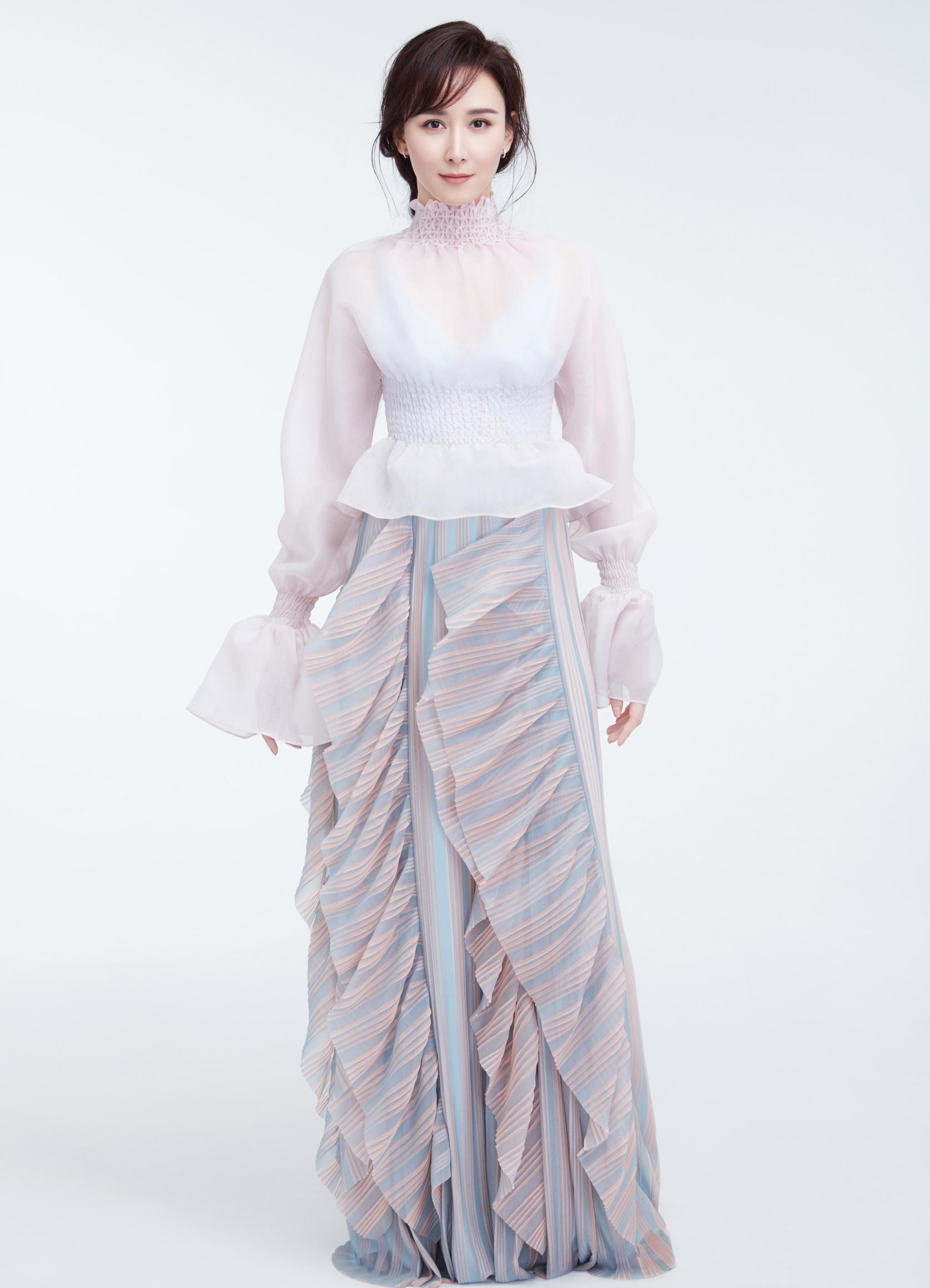 女演员胡静治愈系成熟性感写真