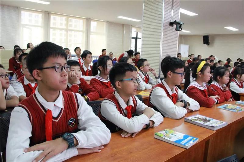 书香彩云南丨来和武成小学国福校区的同学们一起学习楷模致敬英雄吧