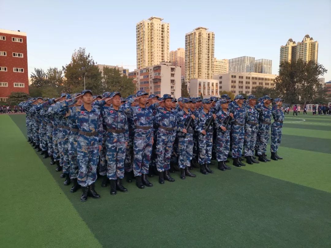 不忘初心护战鹰逐梦启航冲云霄河南省实验中学航空实验班开展庆祝人民