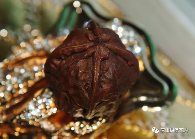 文玩核桃花中花乾隆最喜爱的掌中宝