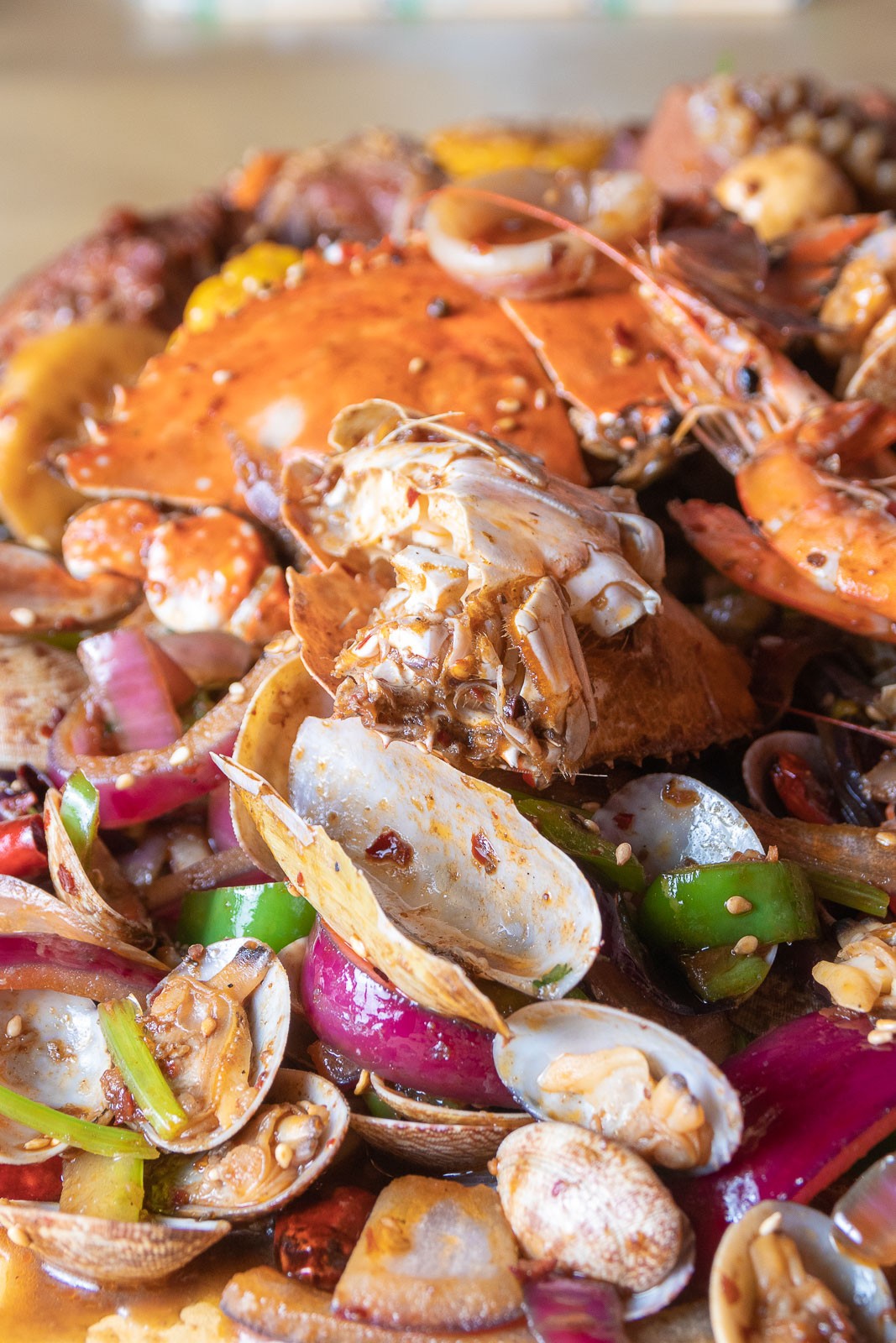 刷爆抖音的手抓海鲜来保定了上菜抡铁锹没胆量不要来