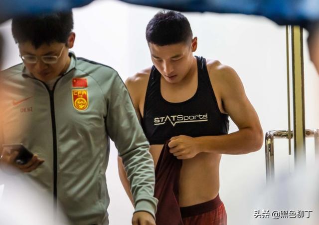 有进步武磊最新肌肉照片曝光与去西甲前变化巨大亲承差距