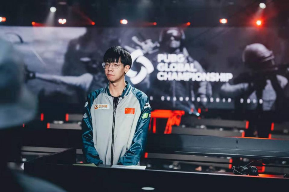 看到爱心捐款后,只求4am在比赛多多吃鸡_战队