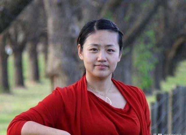 德云社于谦带娇妻同框出行,谦嫂近照"大变样"脸部发福