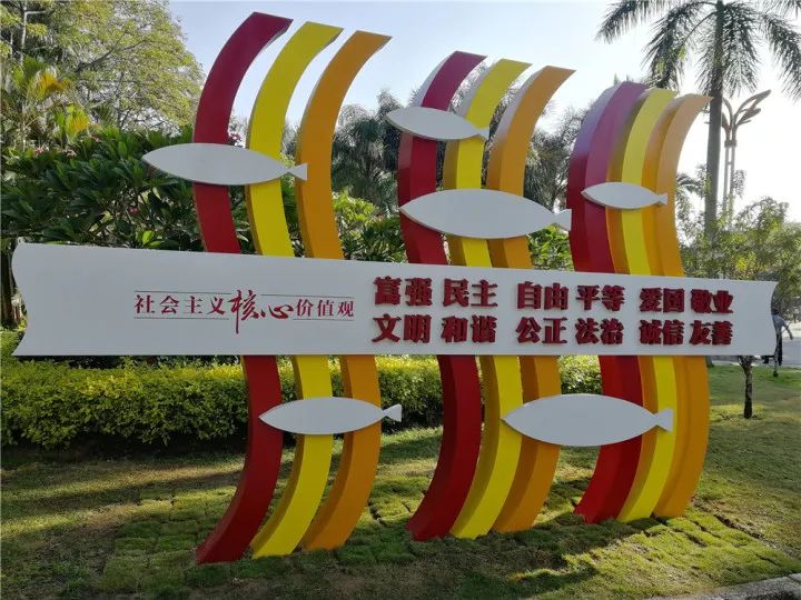 67推进创文提质升级67氛围浓烈鮀城文明景观小品成了靓丽风景线