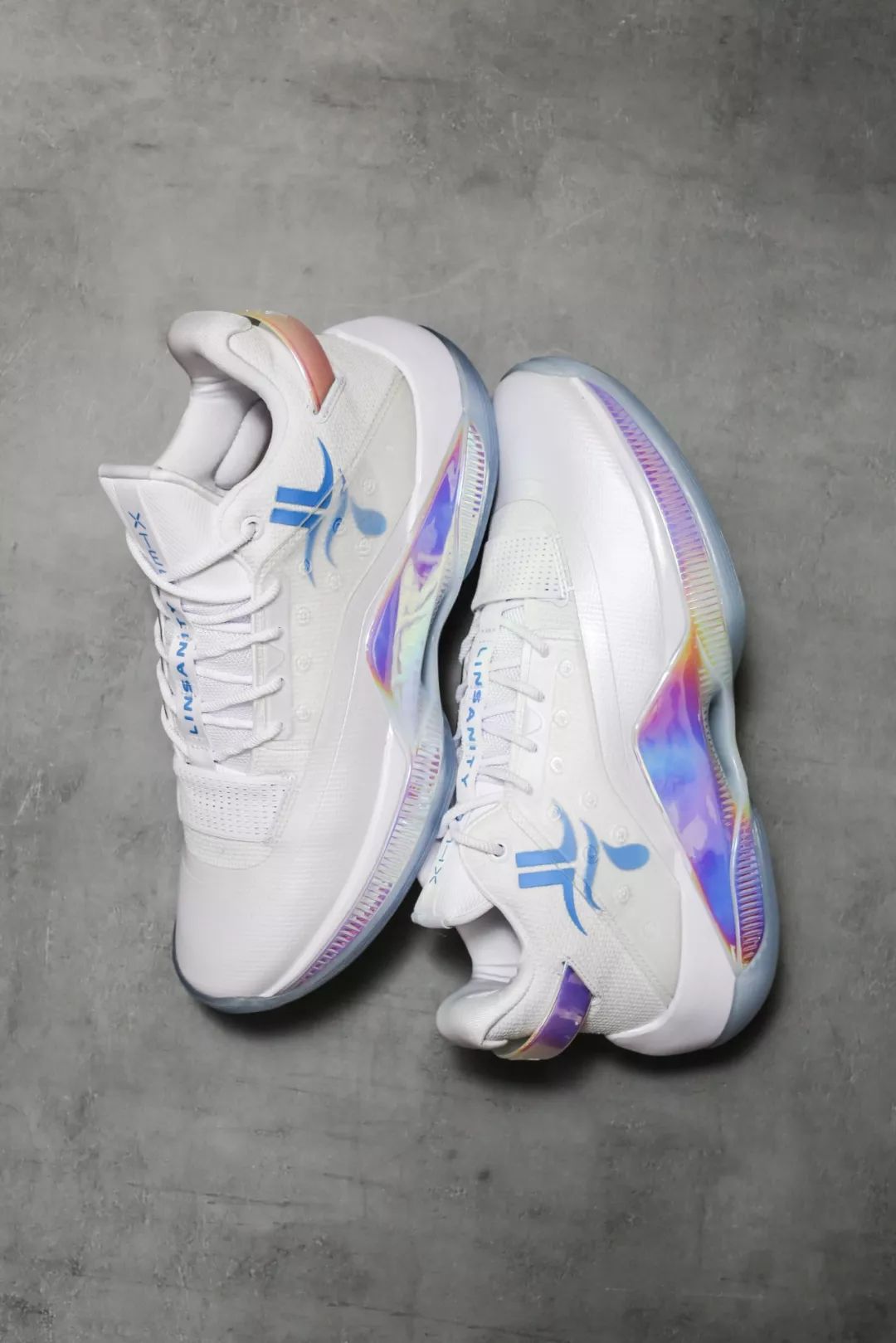 林书豪征战cba首款战靴特步云游4